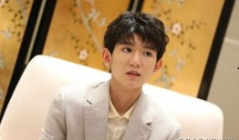 张艺兴吃瓜娱乐视频